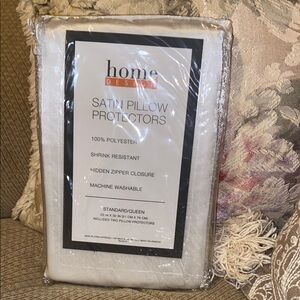 🤍NWT Home Design Standard Queen Two Satin Pillow Protectors